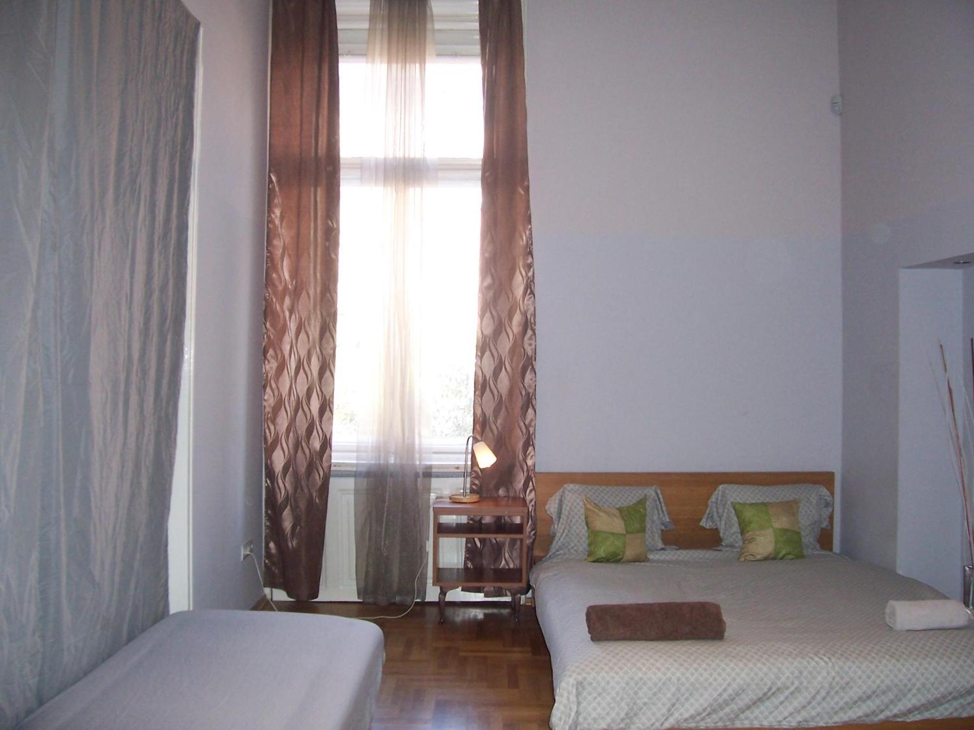 T & E Apartment Budapest Exteriör bild