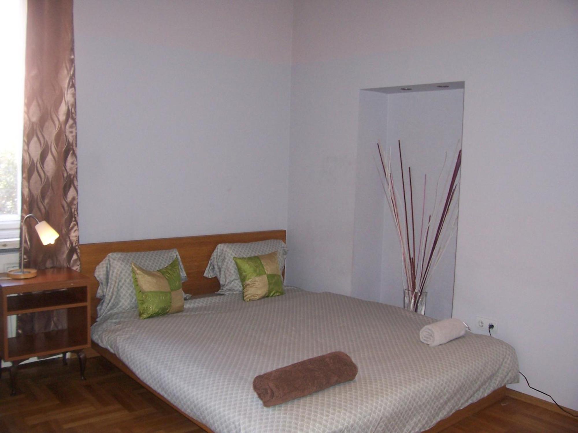 T & E Apartment Budapest Exteriör bild